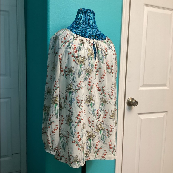 💥PRICE DROP💥 Floral Blouse - Picture 1 of 6